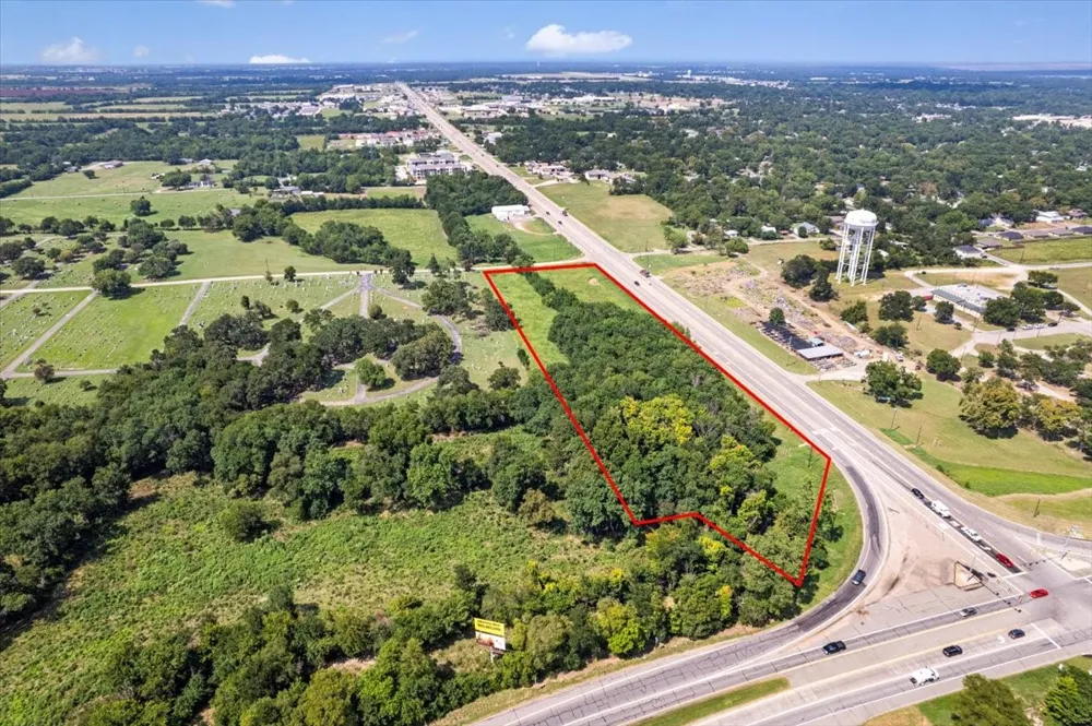 W Tx-121 Highway Bonham, TX 75418