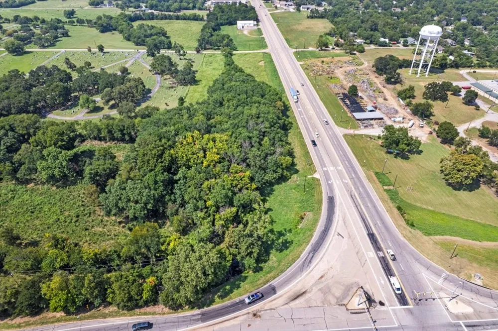 W Tx-121 Highway Bonham, TX 75418