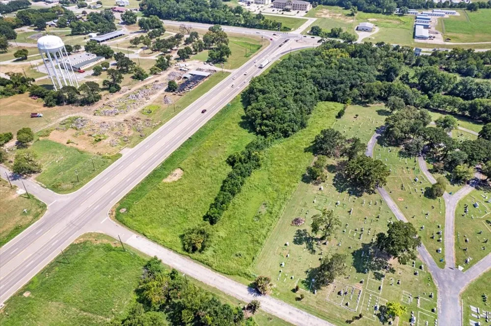 W Tx-121 Highway Bonham, TX 75418