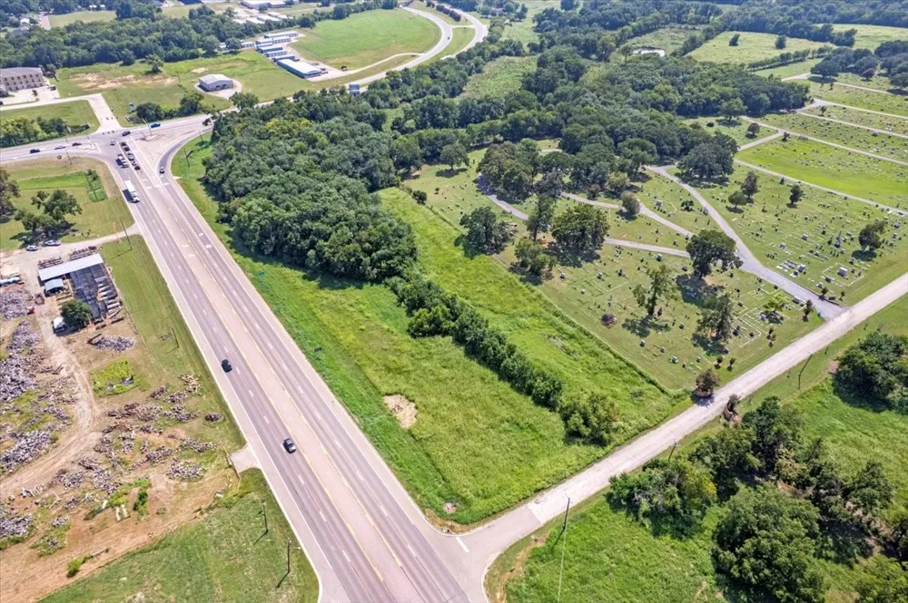 W Tx-121 Highway Bonham, TX 75418