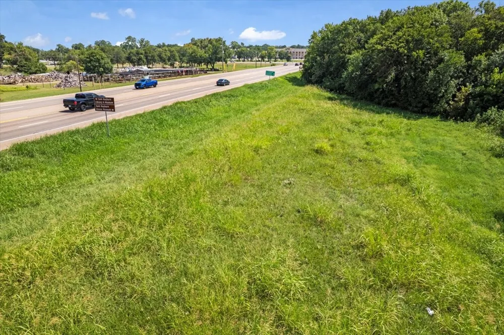 W Tx-121 Highway Bonham, TX 75418