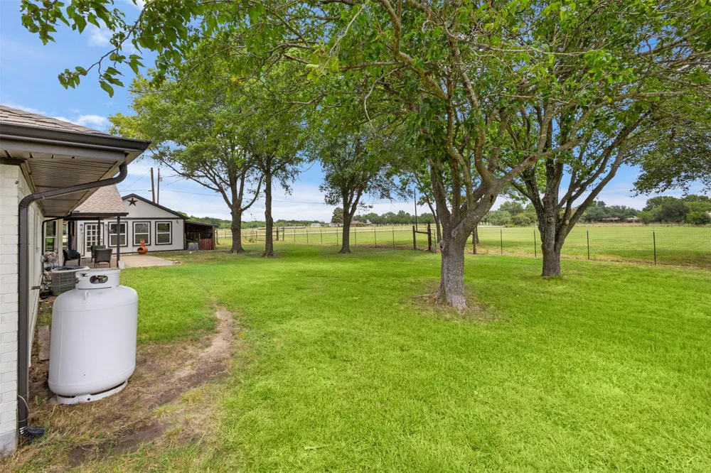 6754 Raymond Kaufman, TX 75142