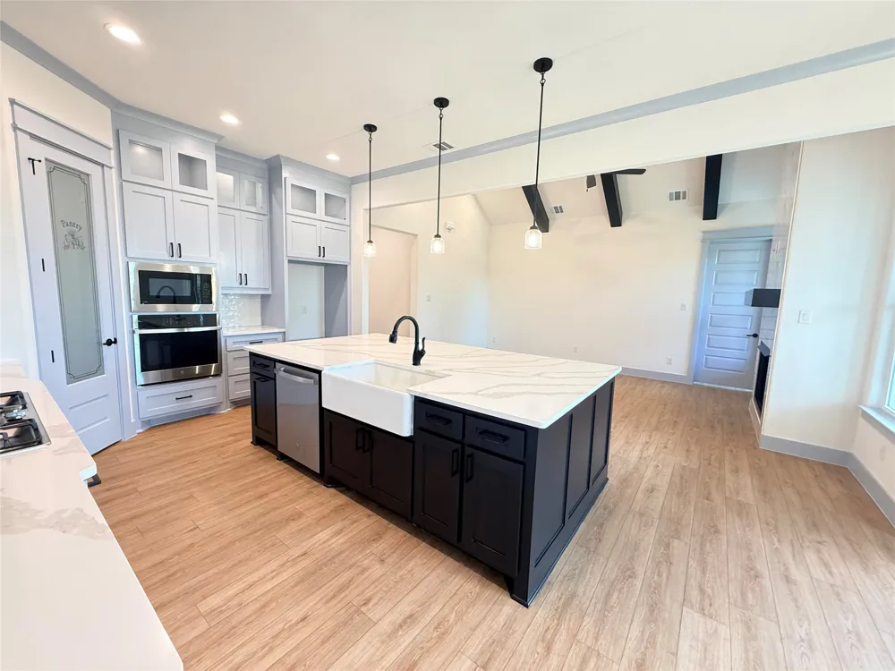 1004 Don Eve Court Azle, TX 76020