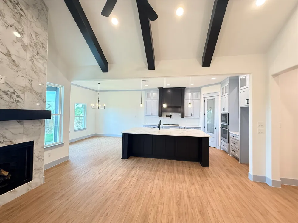 1004 Don Eve Court Azle, TX 76020