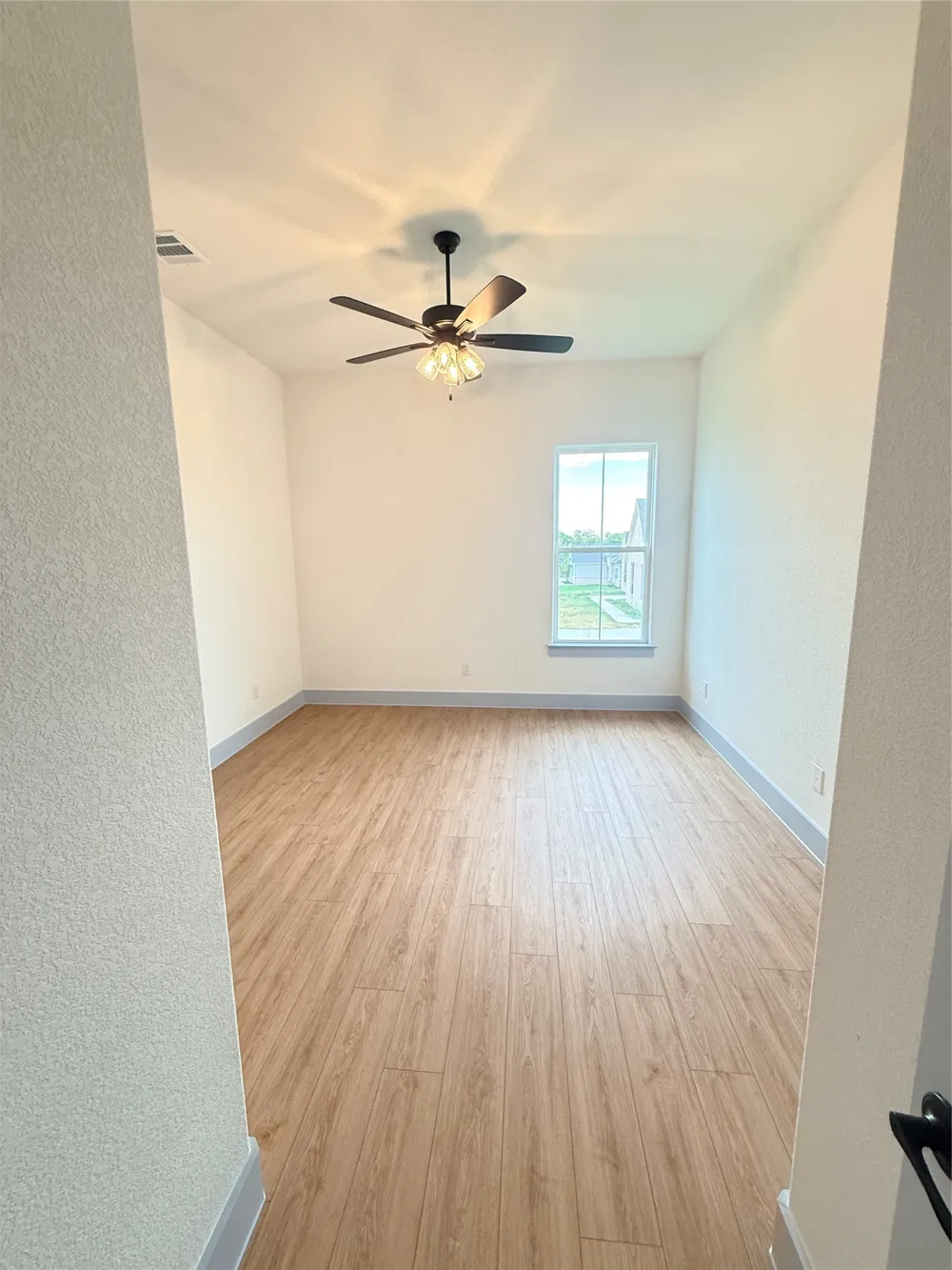 1004 Don Eve Court Azle, TX 76020
