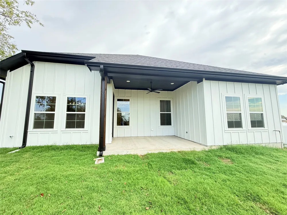 1004 Don Eve Court Azle, TX 76020