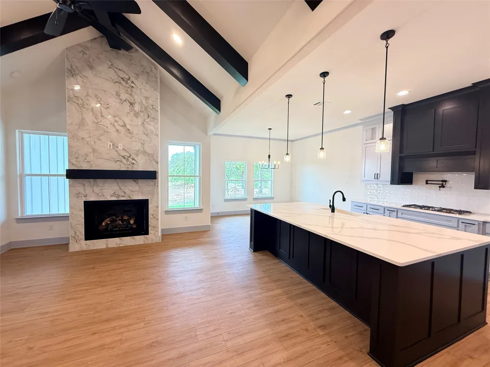 1004 Don Eve Court Azle, TX 76020