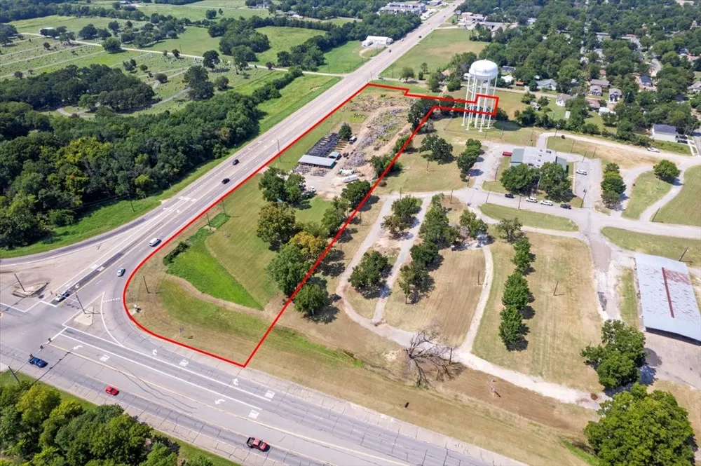 604 Tx-121 Bonham, TX 75418