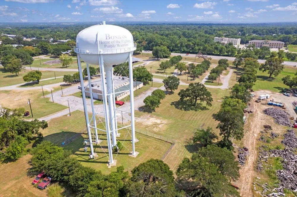 604 Tx-121 Bonham, TX 75418