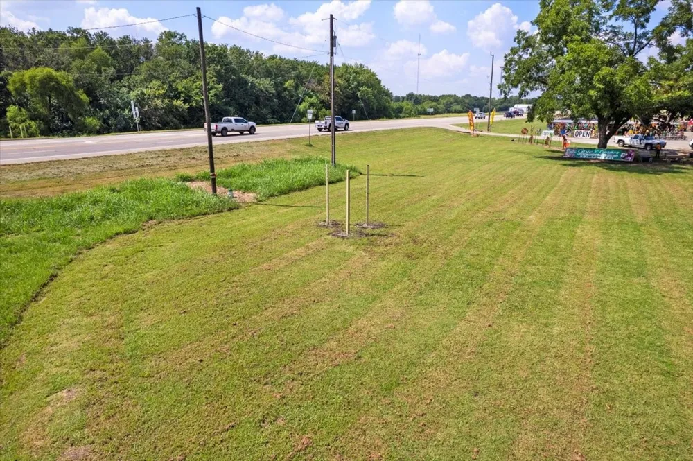 604 Tx-121 Bonham, TX 75418