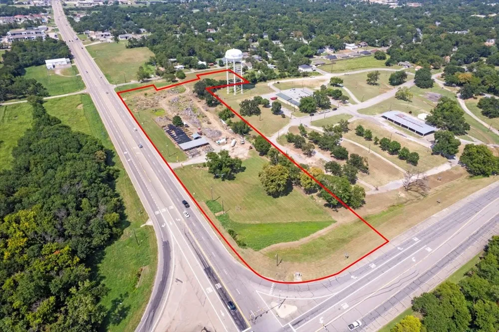 604 Tx-121 Bonham, TX 75418