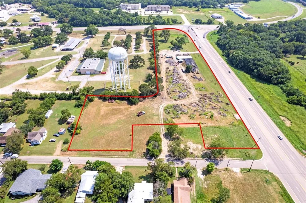 604 Tx-121 Bonham, TX 75418