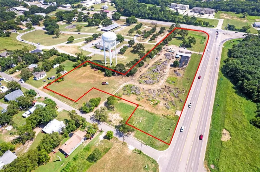 604 Tx-121 Bonham, TX 75418