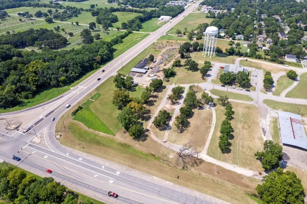 604 Tx-121 Bonham, TX 75418