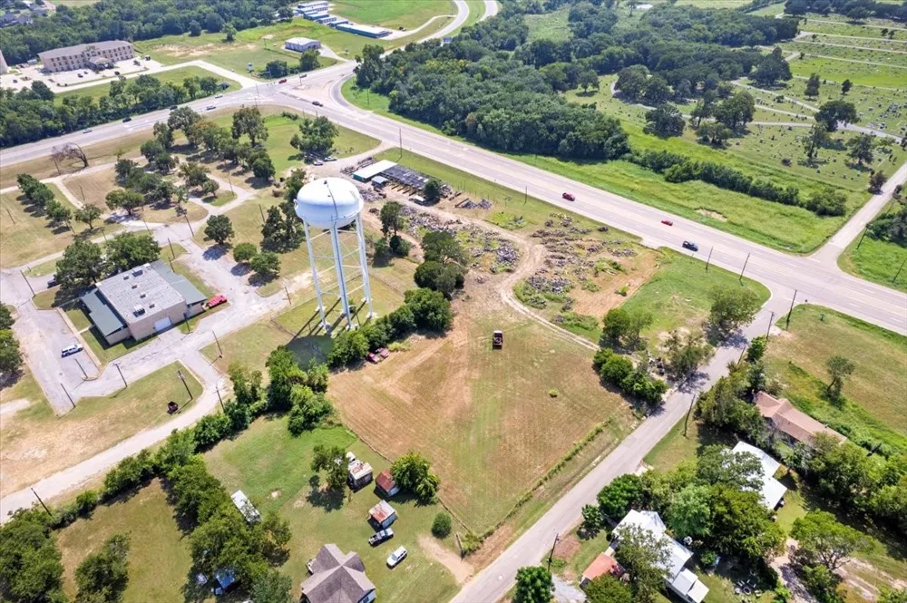 604 Tx-121 Bonham, TX 75418