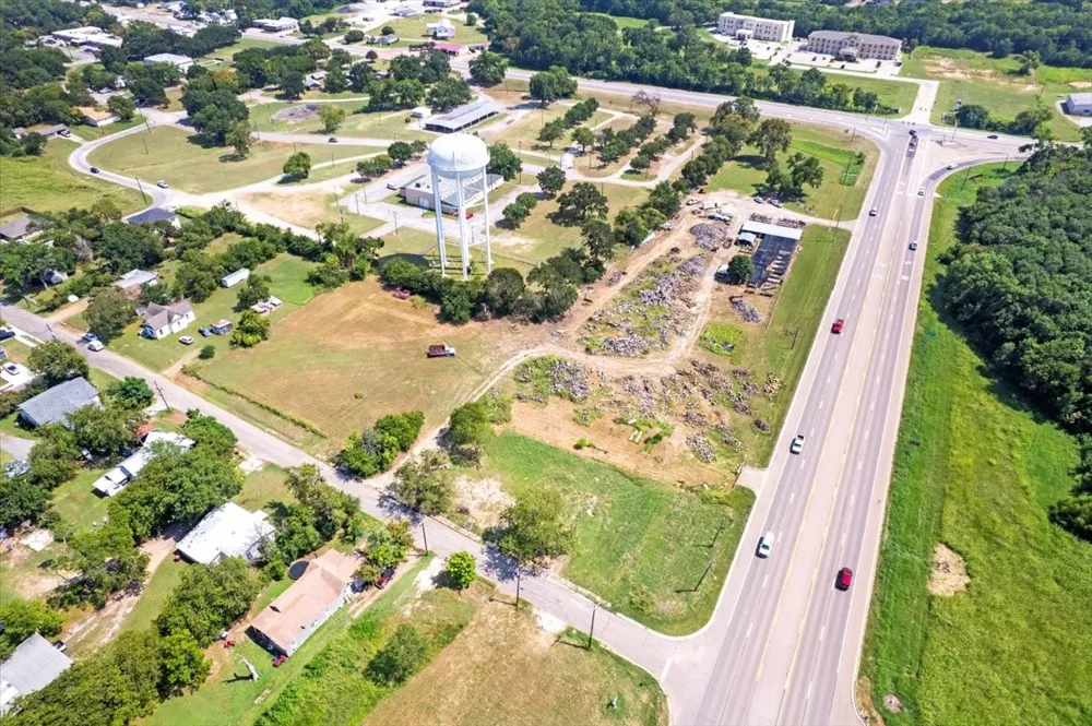 604 Tx-121 Bonham, TX 75418