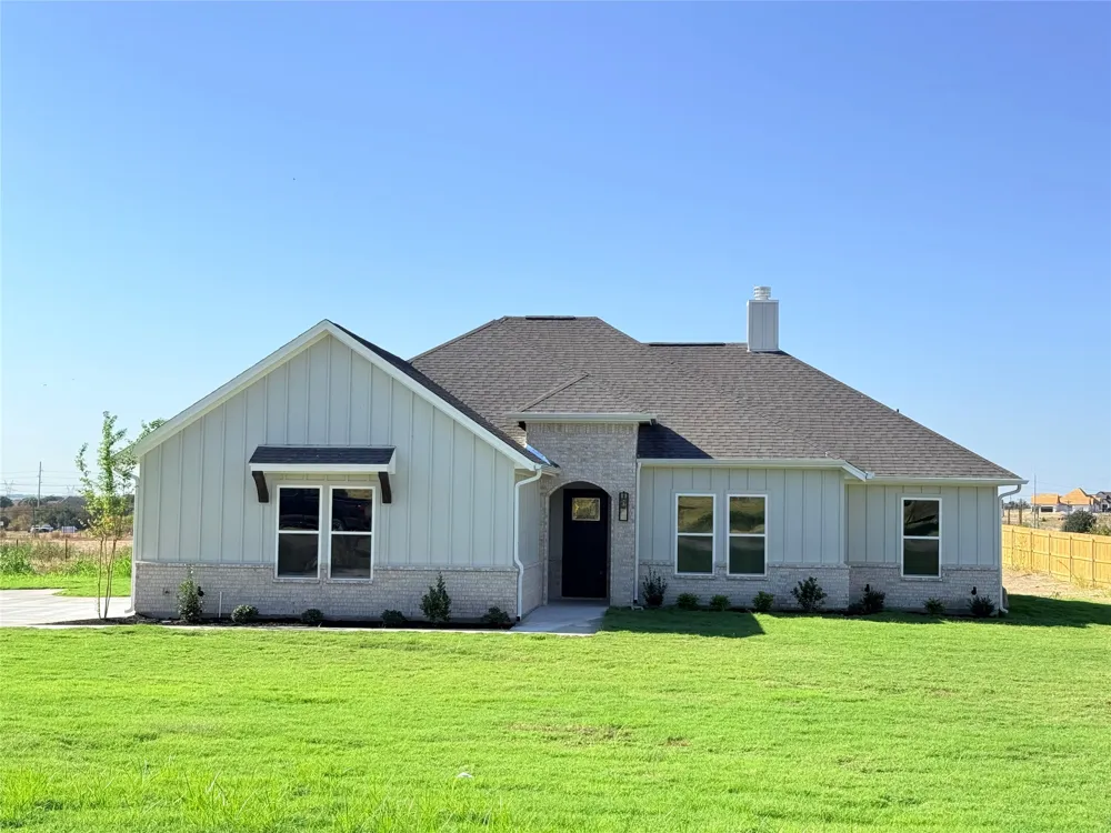 1012 Don Eve Court Azle, TX 76020