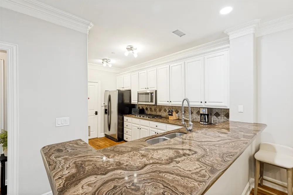 4167 Towne Green Circle Addison, TX 75001