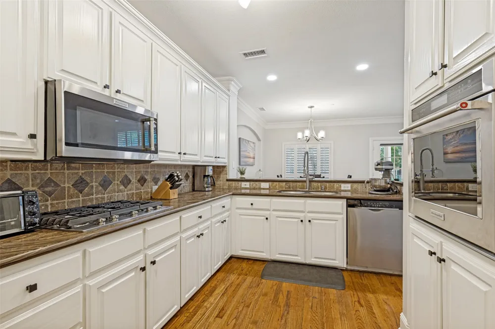 4167 Towne Green Circle Addison, TX 75001