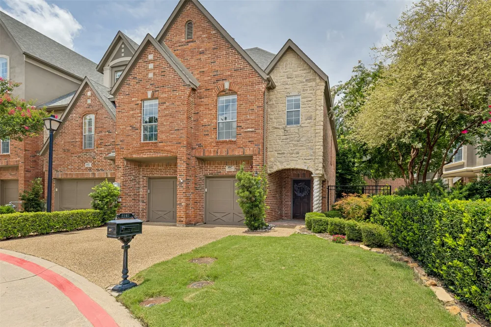 4167 Towne Green Circle Addison, TX 75001