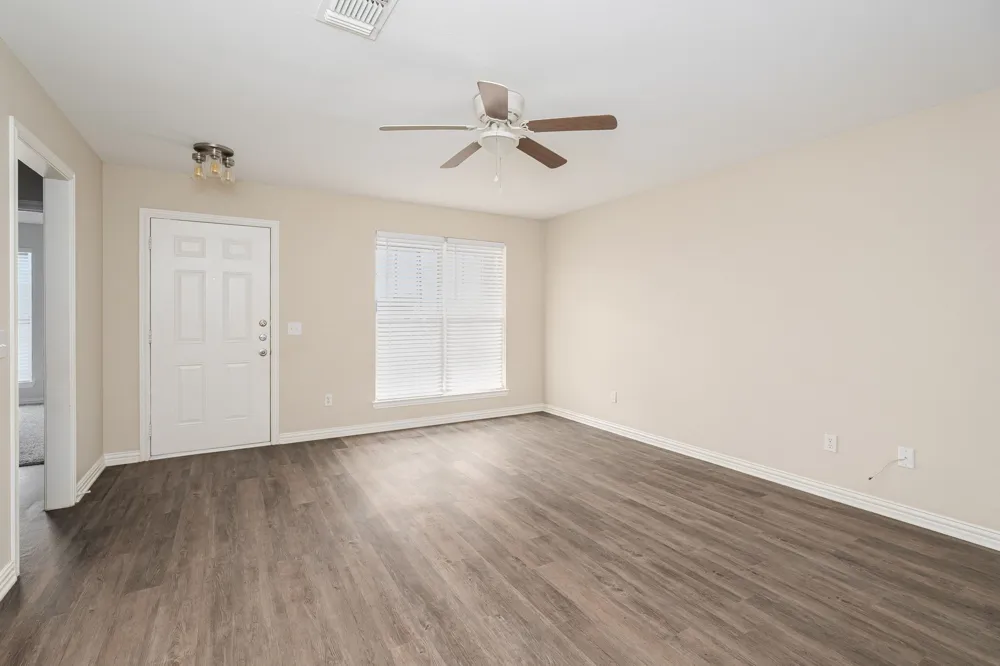 640 W Marshall Street Van Alstyne, TX 75495