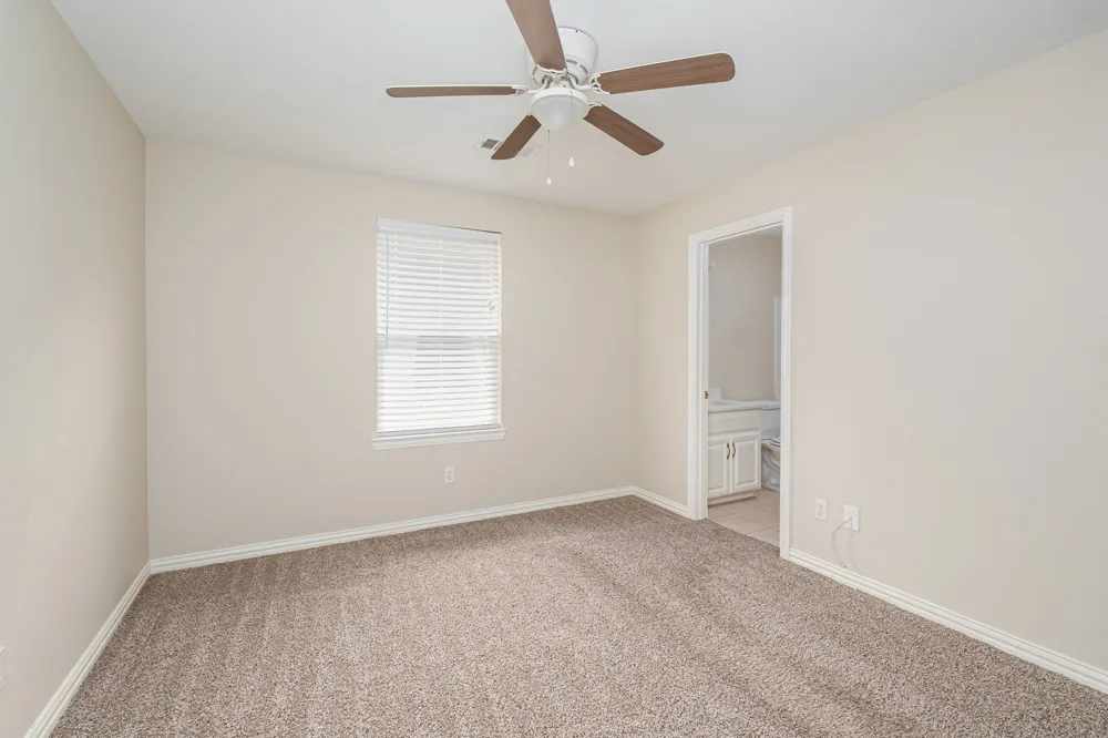 640 W Marshall Street Van Alstyne, TX 75495