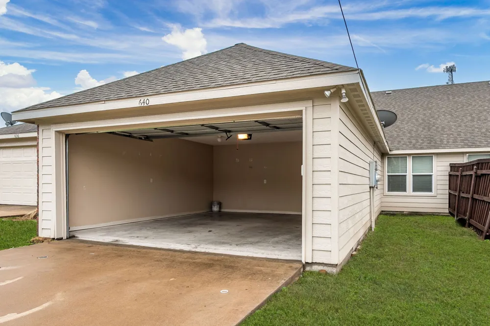 640 W Marshall Street Van Alstyne, TX 75495