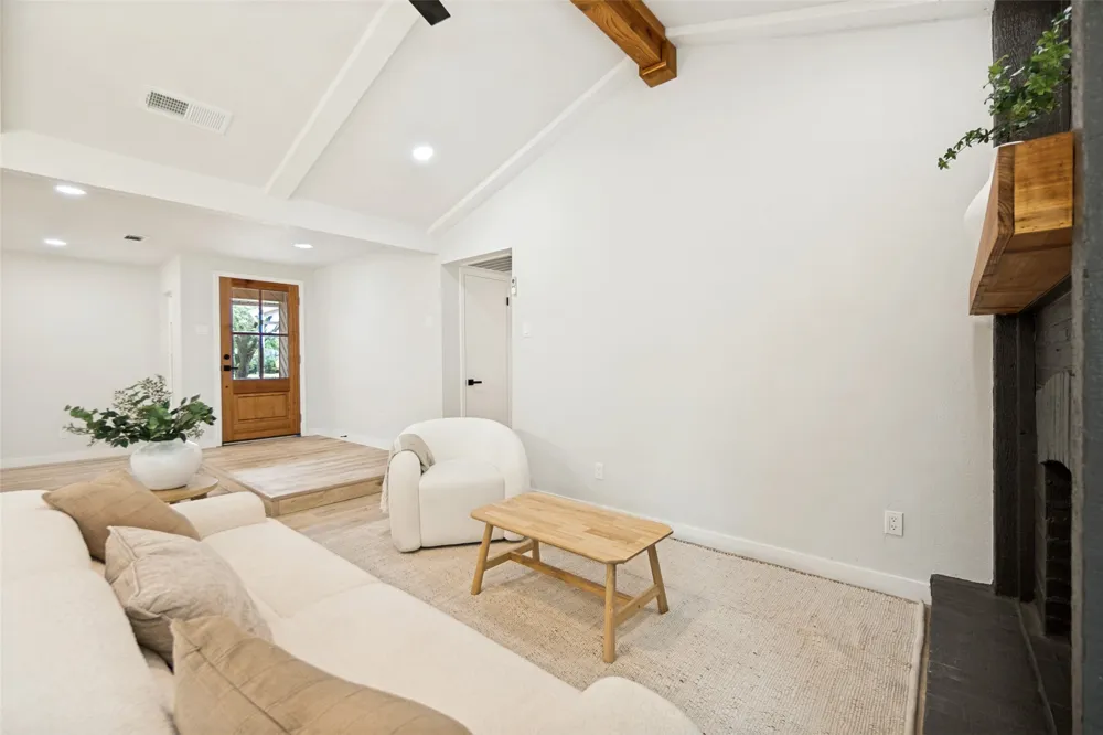 641 Stroud Lane Garland, TX 75043