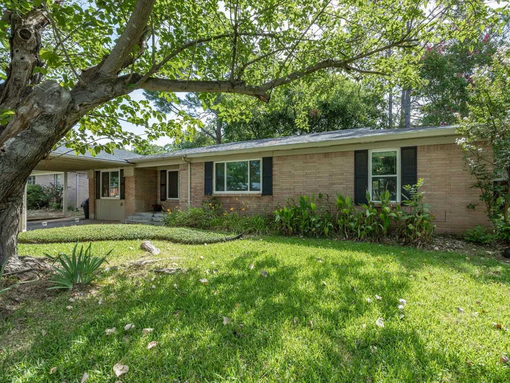 828 Billie Ruth Lane Hurst, TX 76053