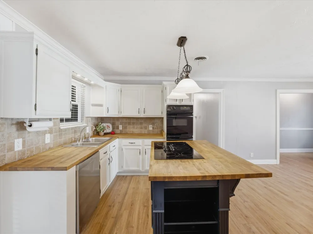 828 Billie Ruth Lane Hurst, TX 76053