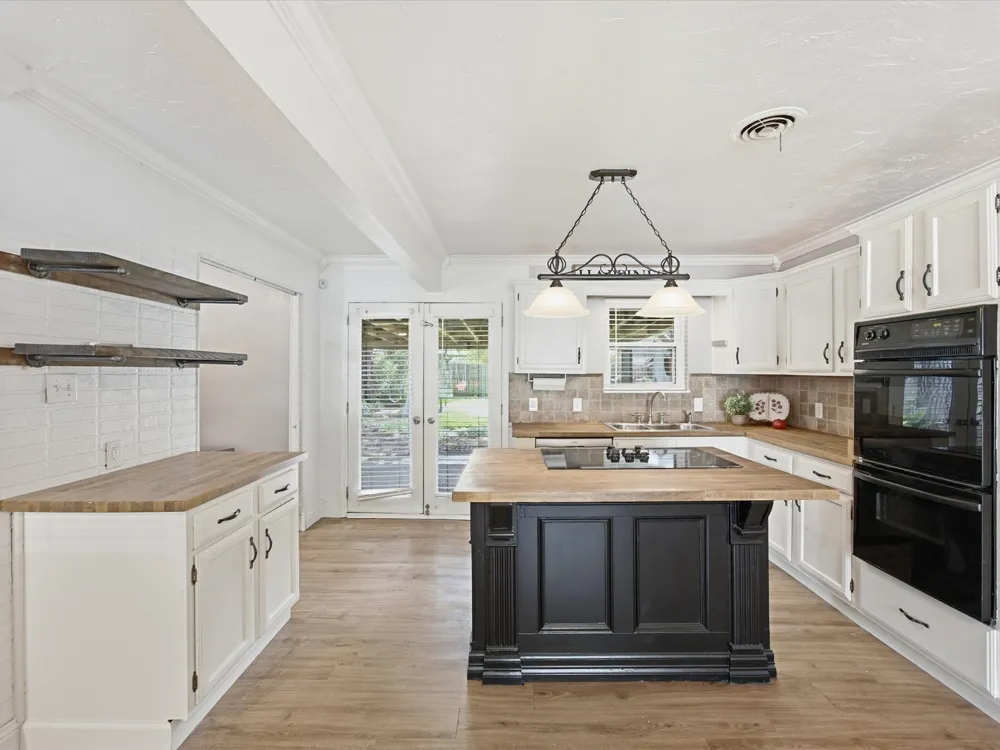 828 Billie Ruth Lane Hurst, TX 76053