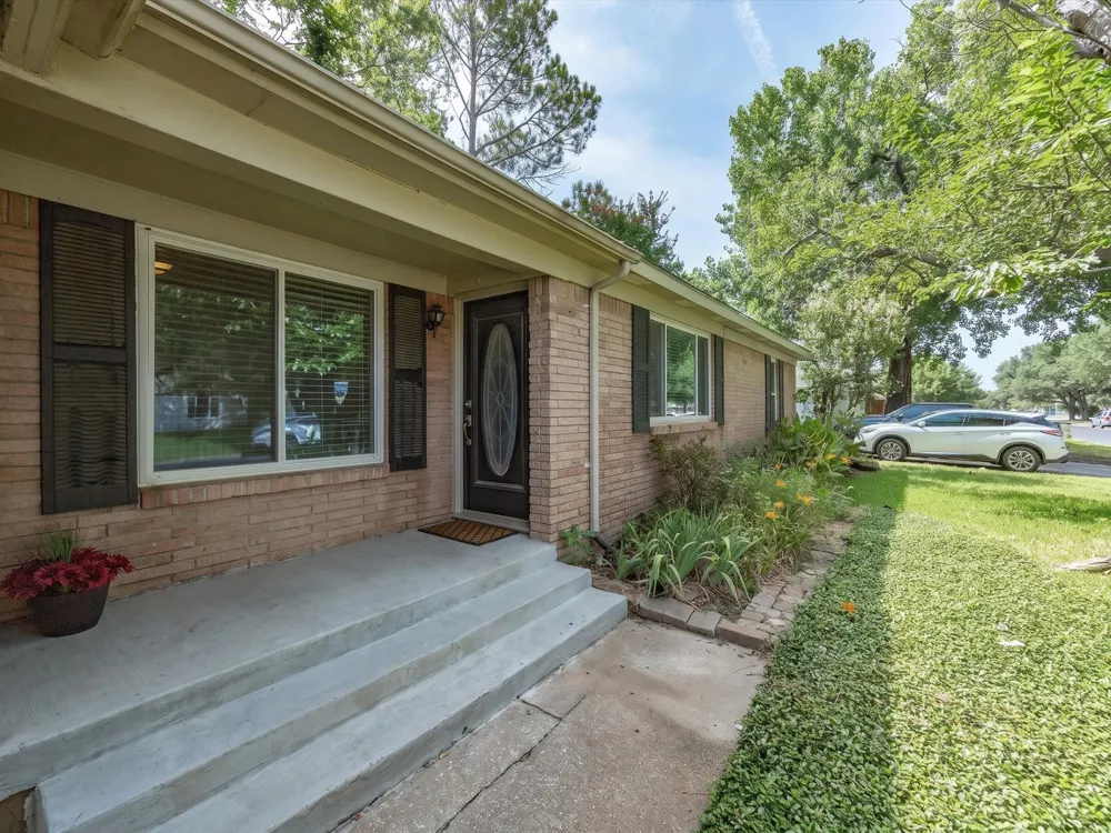 828 Billie Ruth Lane Hurst, TX 76053