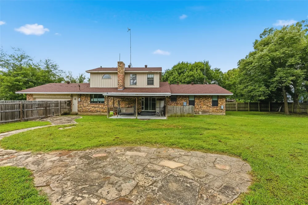408 E Mulberry Street Leonard, TX 75452