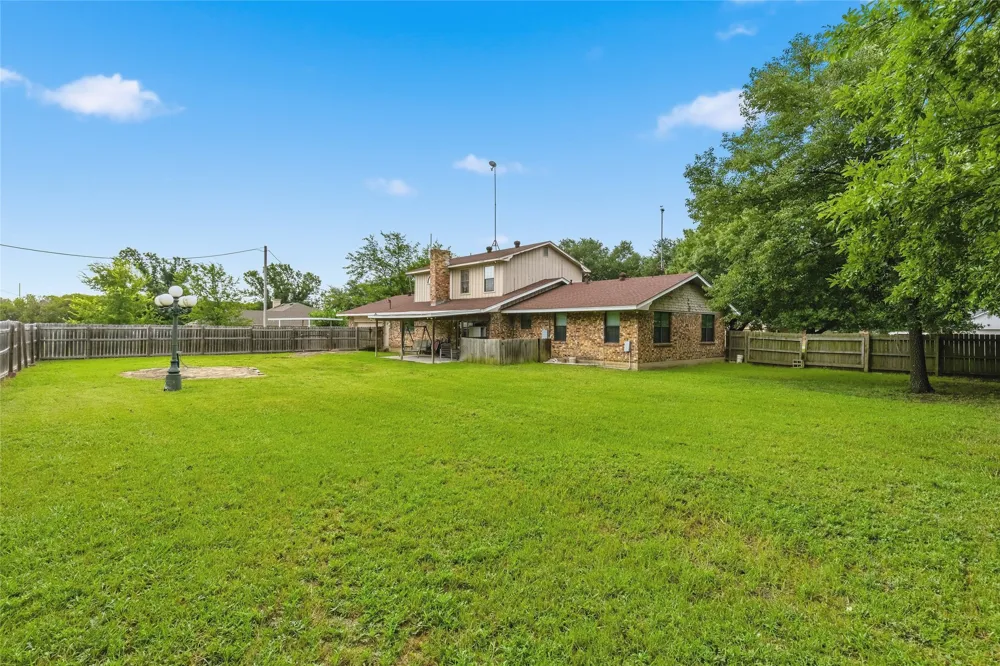 408 E Mulberry Street Leonard, TX 75452