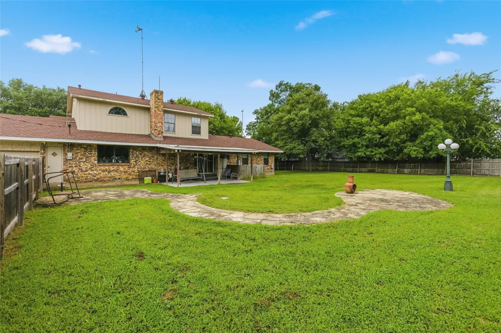 408 E Mulberry Street Leonard, TX 75452