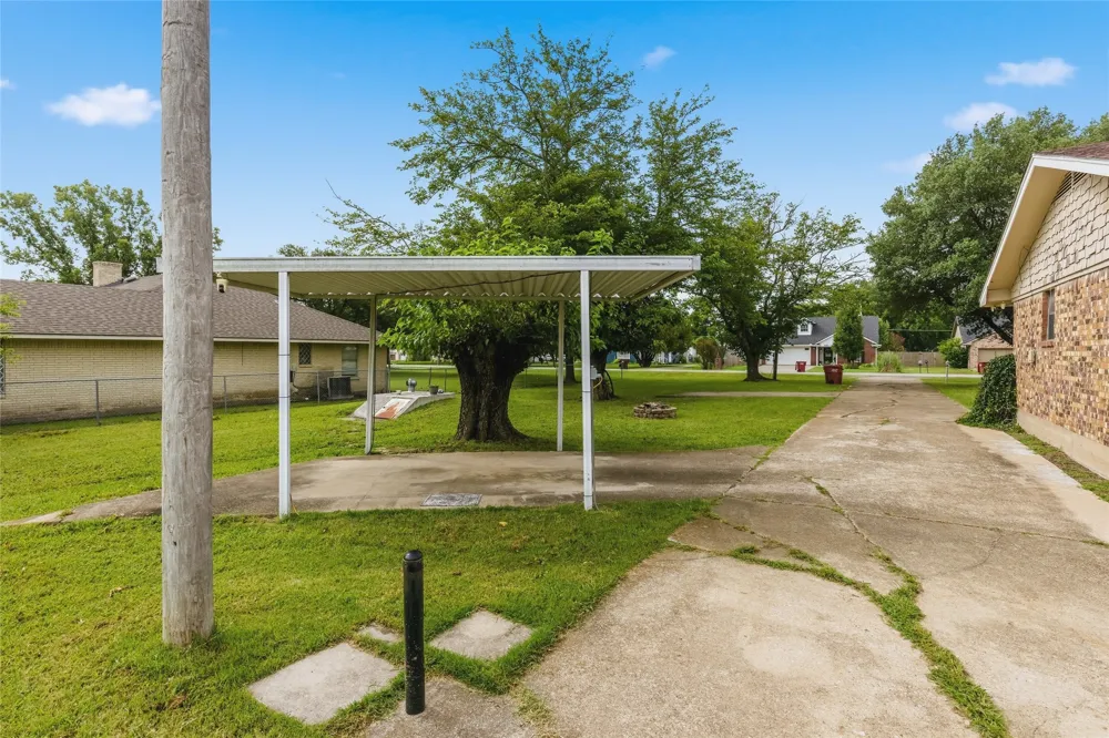 408 E Mulberry Street Leonard, TX 75452