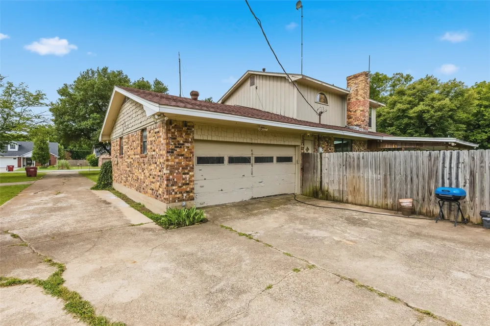408 E Mulberry Street Leonard, TX 75452