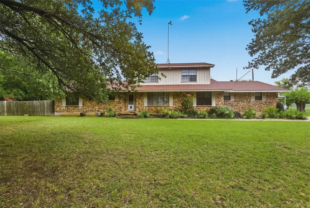 408 E Mulberry Street Leonard, TX 75452