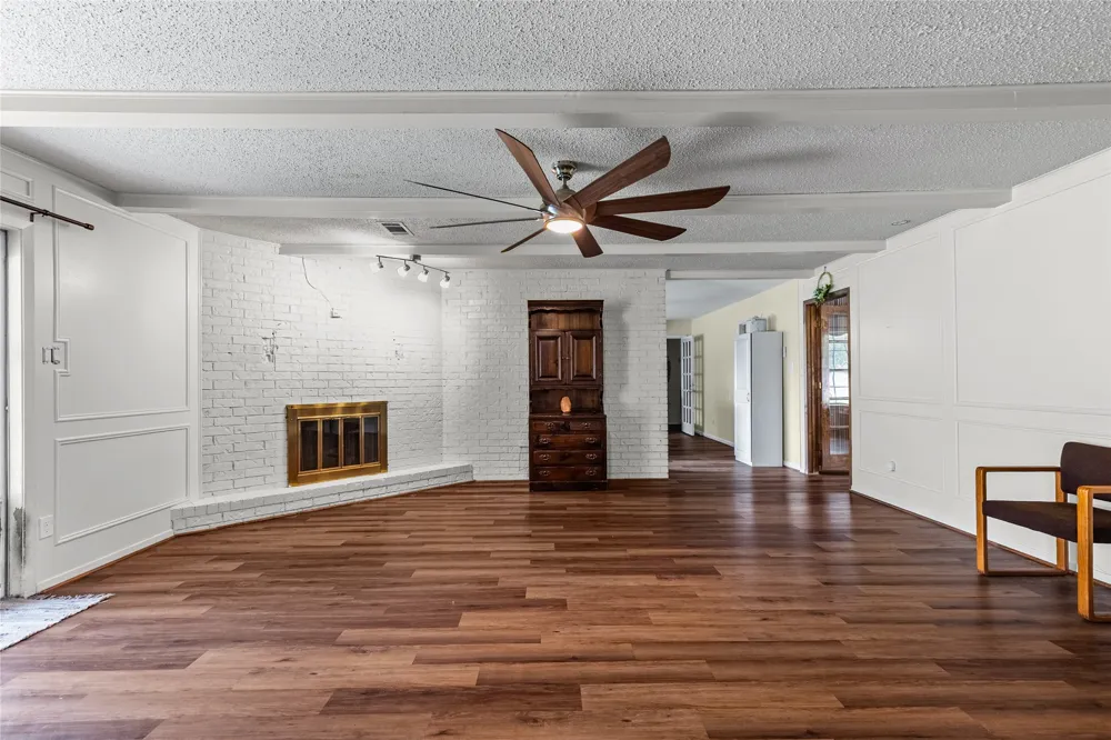 408 E Mulberry Street Leonard, TX 75452
