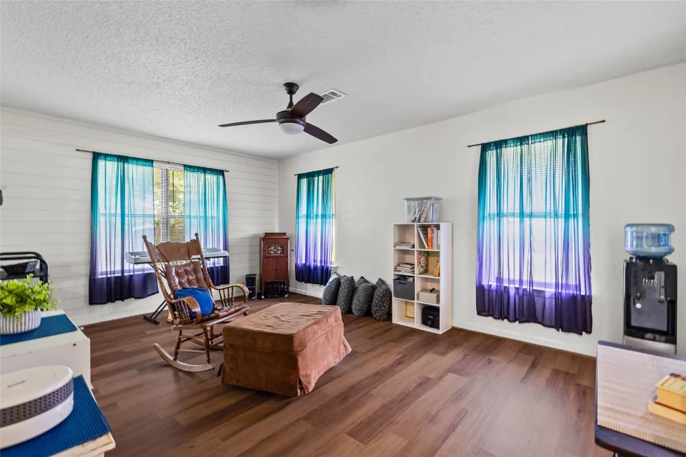 408 E Mulberry Street Leonard, TX 75452