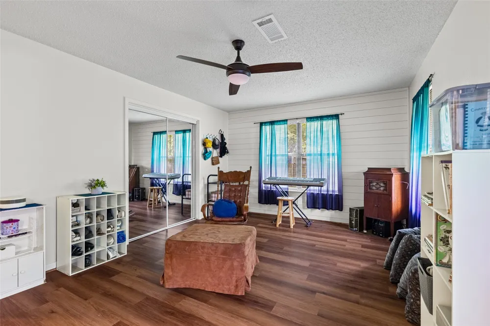 408 E Mulberry Street Leonard, TX 75452