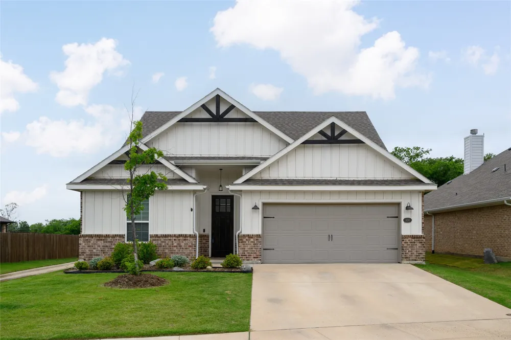 300 Bronco Drive Pilot Point, TX 76258