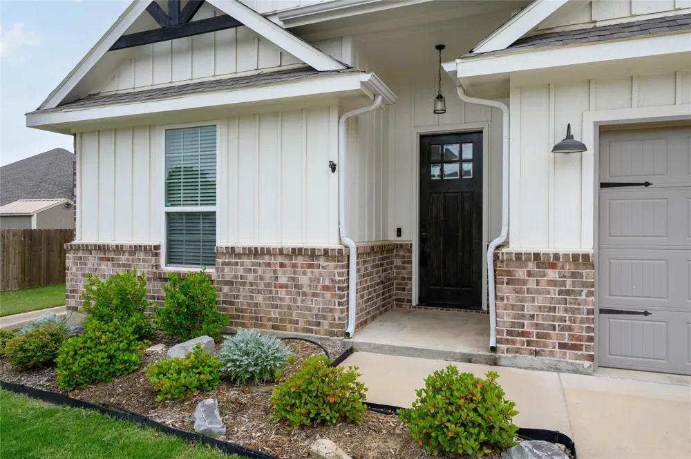 300 Bronco Drive Pilot Point, TX 76258