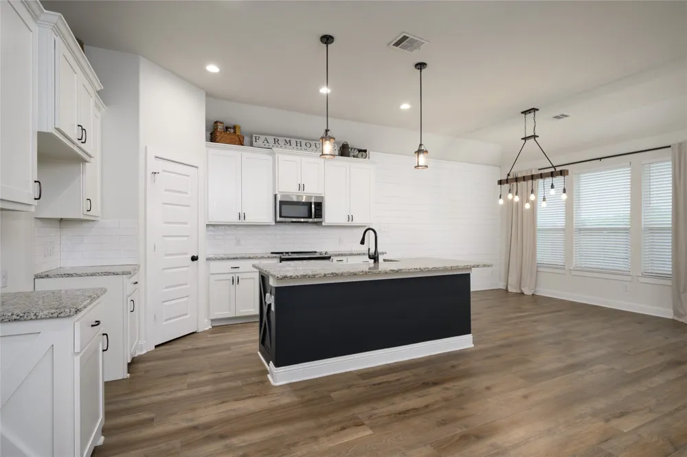 300 Bronco Drive Pilot Point, TX 76258
