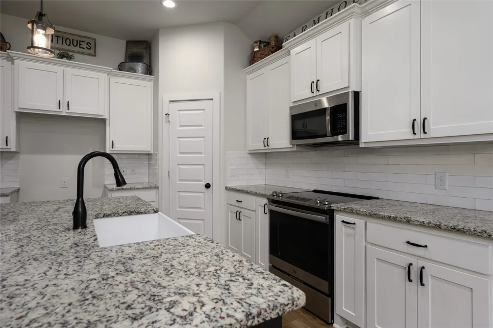 300 Bronco Drive Pilot Point, TX 76258