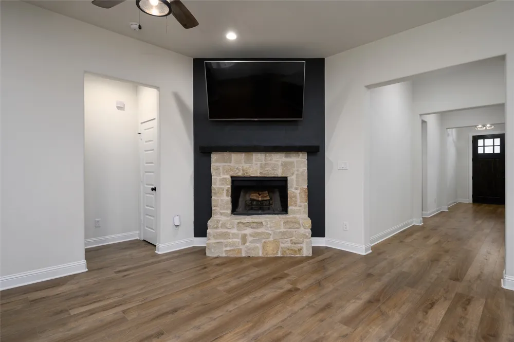 300 Bronco Drive Pilot Point, TX 76258