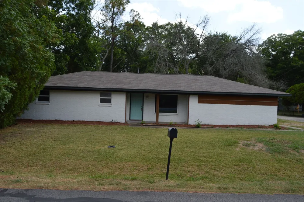 501 E 2nd Street Quinlan, TX 75474