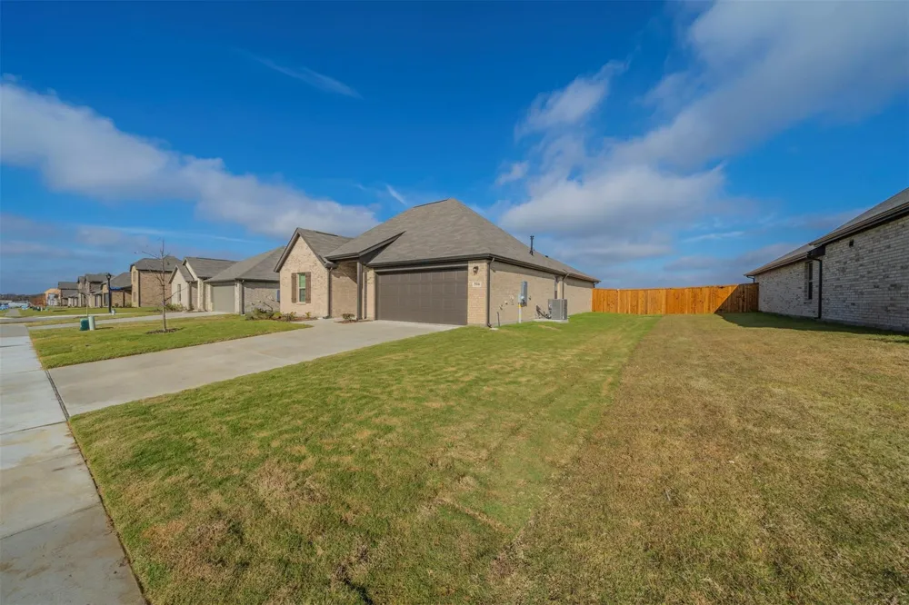 516 Ridgewood Drive Van Alstyne, TX 75495
