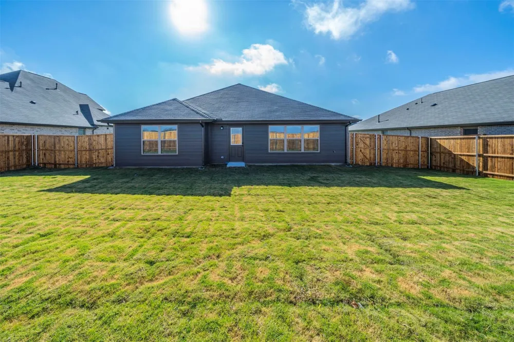 516 Ridgewood Drive Van Alstyne, TX 75495