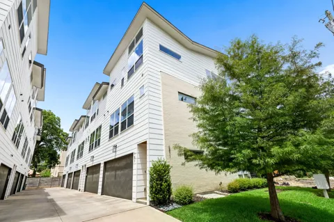 5811 Lindell Avenue #102
